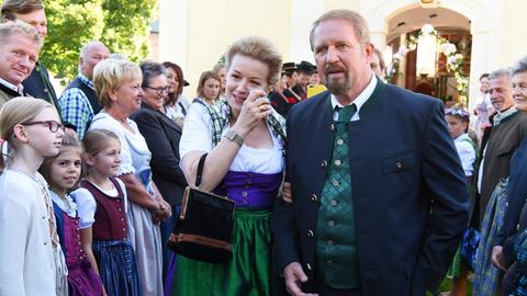 Inge (Petra Morzé) und ihr Mann Joseph Pirnegger (Harald Krasnitzer) auf der Hochzeit ihres Sohnes Peter.