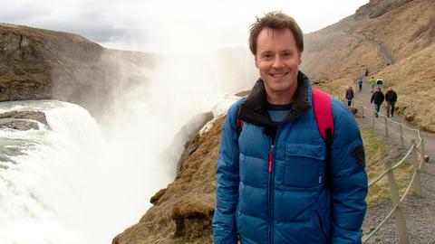  Stefan Pinnow besucht den beeindruckenden Gullfoss-Wasserfall auf Island.