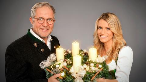 Sonja Weissensteiner und Harald Krassnitzer führen durch einen adventlichen Abend aus dem Salzburger Land.