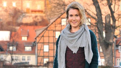 Klara Degen (Wolke Hegenbarth).