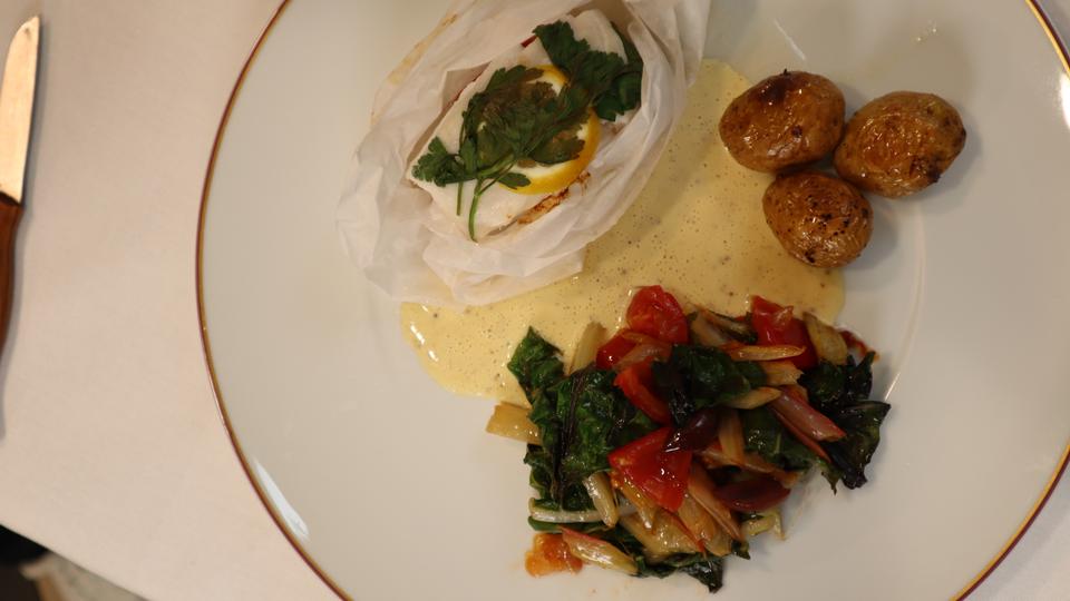 Rezept: Im Pergament gegarter Kabeljau, mit Kräutern, Zitrone &amp; Tomate ...