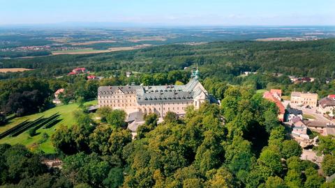Ein Schloss im Wald