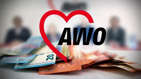 Ein Schild der AWO vor einem Haufen Geld