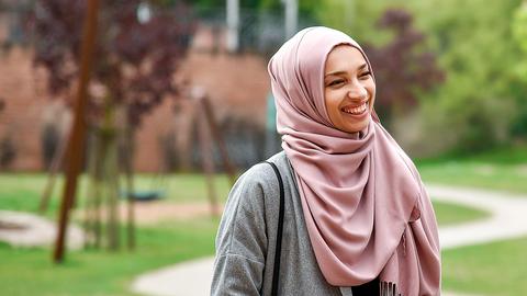 Mode-Botschafterin Meriem Lebdiri mit Kopftuch