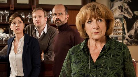Gemeinsam stark: Hermine (Hannelore Hoger, rechts), Annette (Ulrike C. Tscharre), Ingolf (Christoph Maria Herbst, 2. von rechts) und Stefan (Stephan Grossman).
