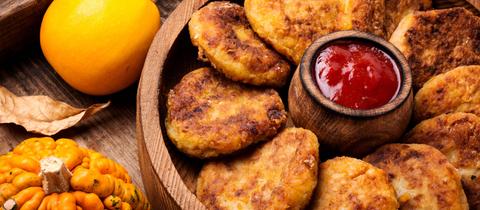 Kürbisfrikadellen auf „Dämpkraut“