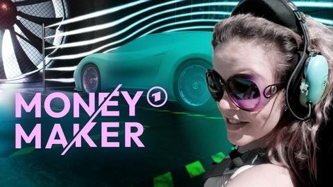Eine Frau mit Sonnenbrille und Lärmschutzhörern. Text: "Money Maker"