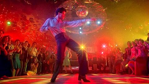 Szene aus "Saturday Night Fever - Der ultimative Disco-Film"